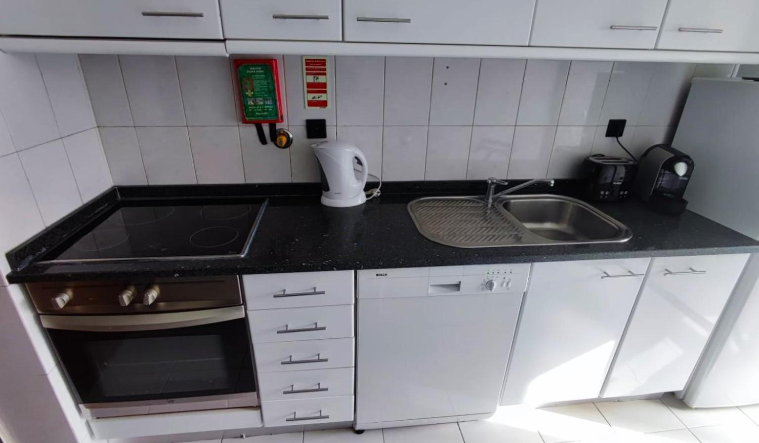 Guesthouse Metro Station Matosinhos  Bagian luar foto